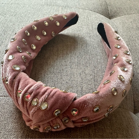 off brand Accessories - Unbranded Jeweled Knotted Headband Crystal
Please check color and condition